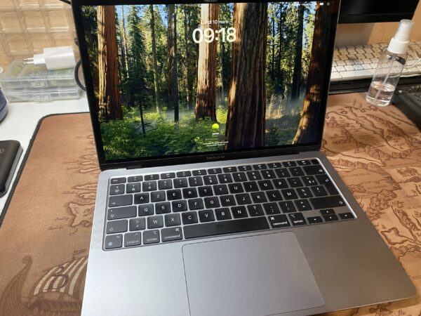 MacBook Air M1 - 2020 – Image 4