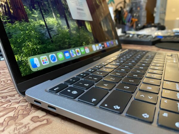 MacBook Air M1 - 2020 – Image 3
